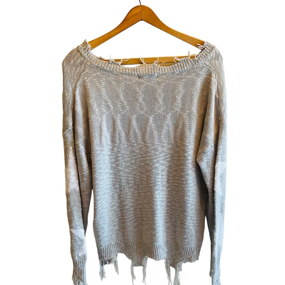 KLD SIGNATURE Gray Distressed Star Sweater - Picture 2 of 5